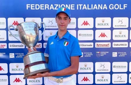 Marco Florioli con il trofeo