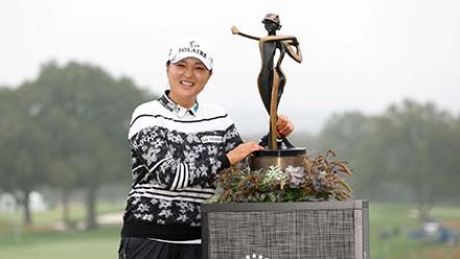 Jin Young Ko con il trofeo