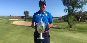 Filippo Celli con il trofeo