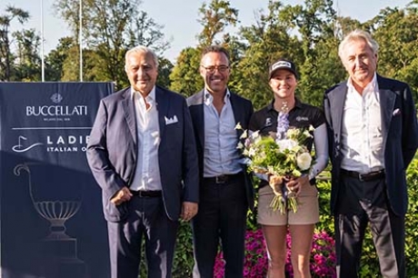 La premiazione di Kelsey Bennett /Foto 3MIND FIG)