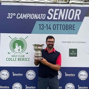Massimo Florioli con il trofeo