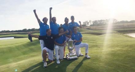 Il team azzurro dopo la premiazione