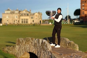 Danny Willett con il trofeo (Getty Images)